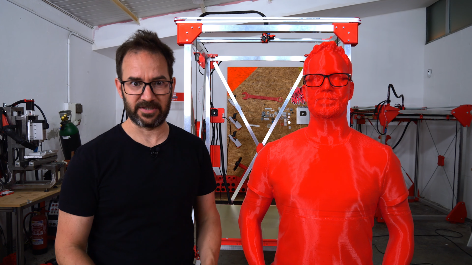 Huge 3D printer can print life-size human statues