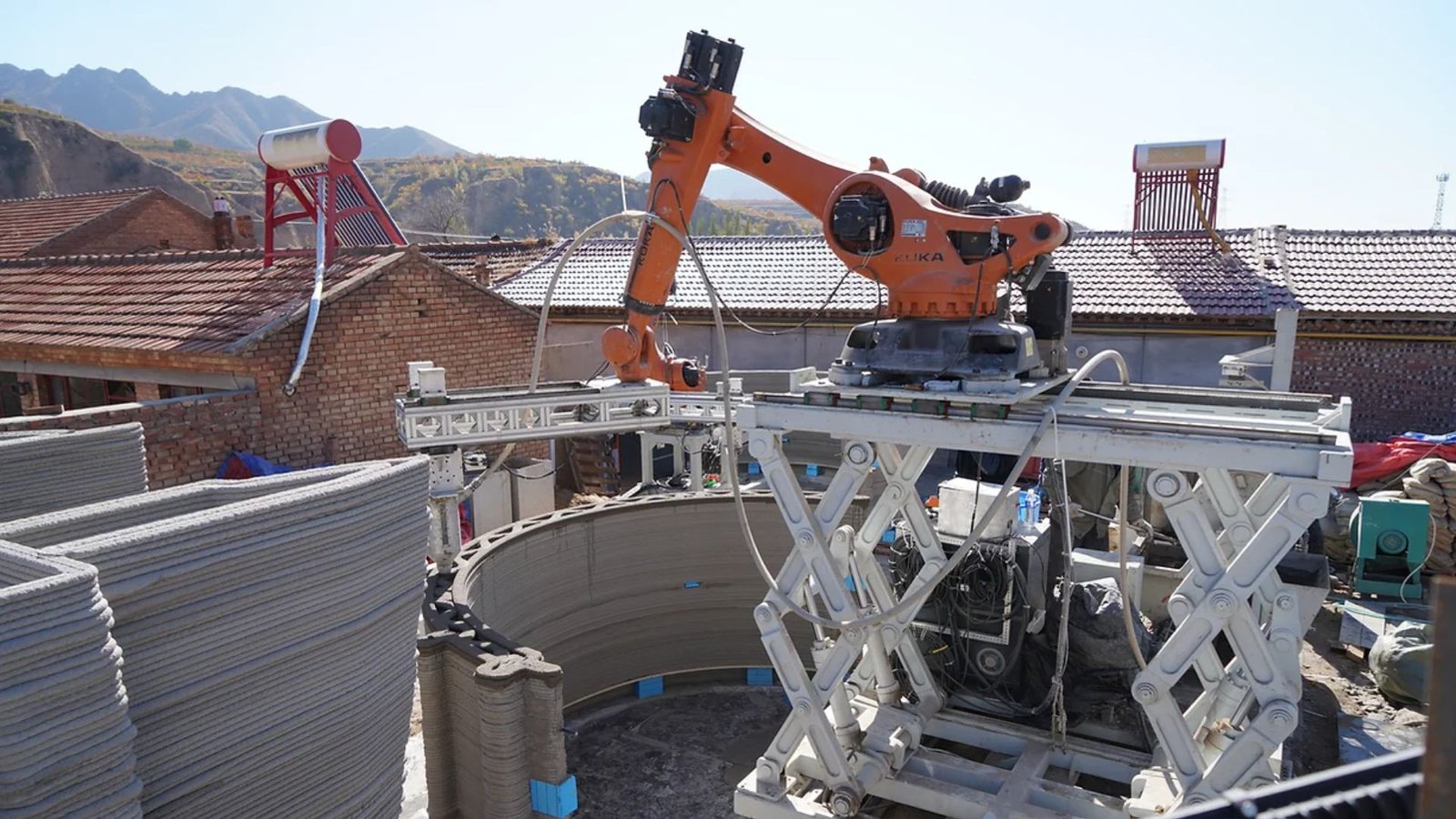 Robotic 3D printer builds fireproof house in California